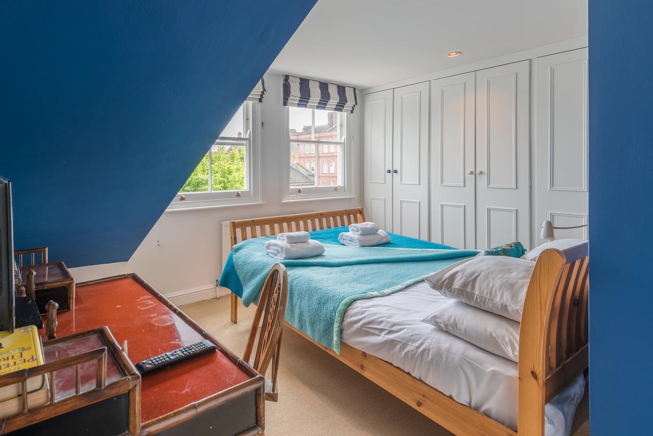 Large Family In Fulham Holiday home London