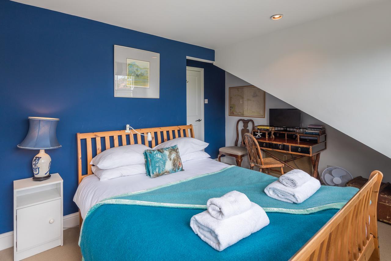 Large Family In Fulham * London
