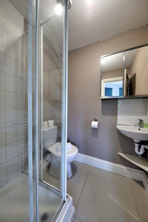 Exeter Apartment *