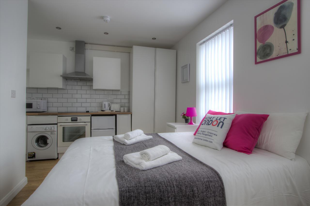 Chaplin Apartments *