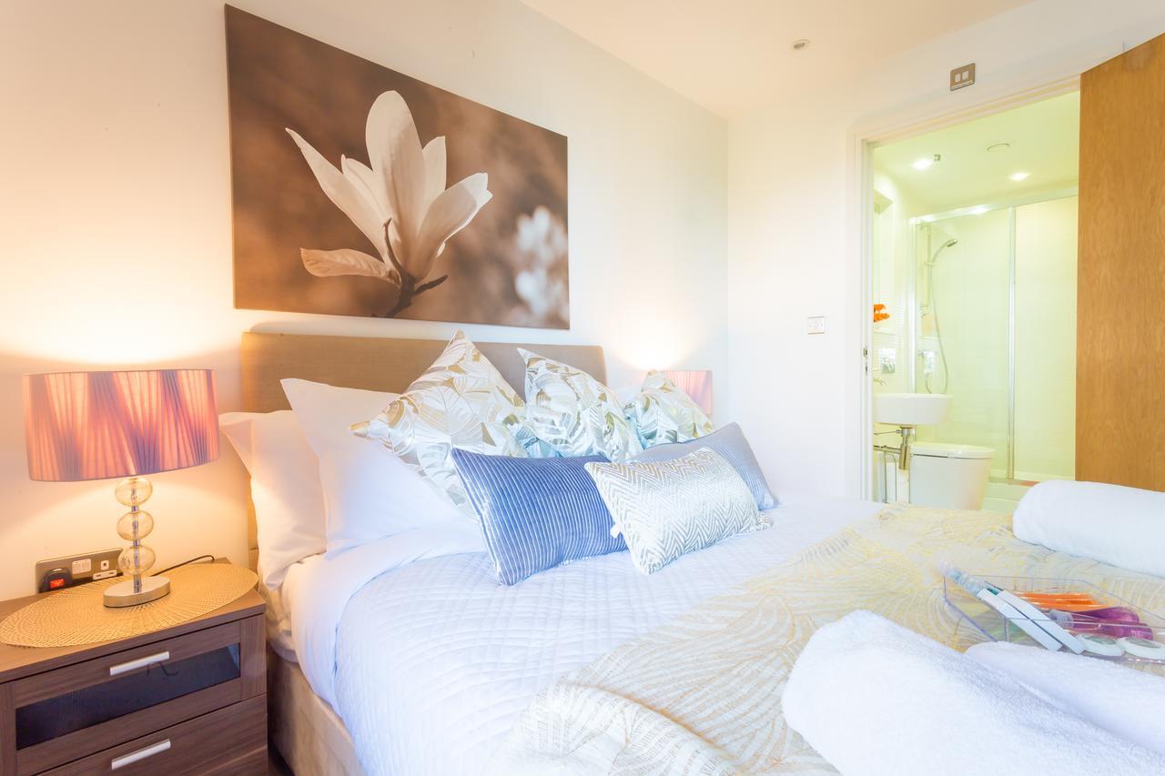 Apartment Dockside Walk - Canary Wharf *
