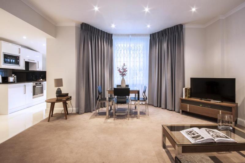 1 Bed South Kensington Apartment *