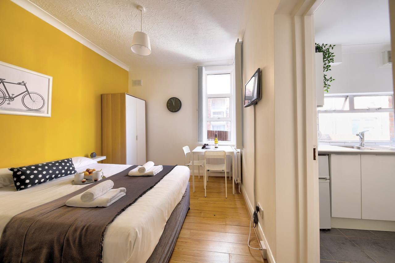 Melrose Apartment *