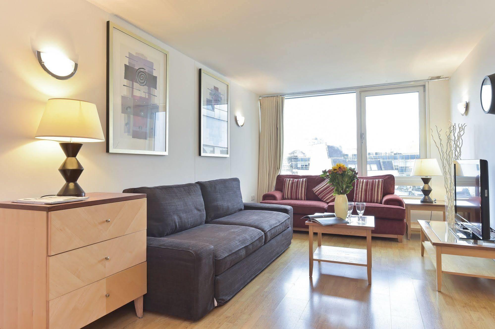 Apartment Beautiful 4-bedroom Flat In Bridge/borough!