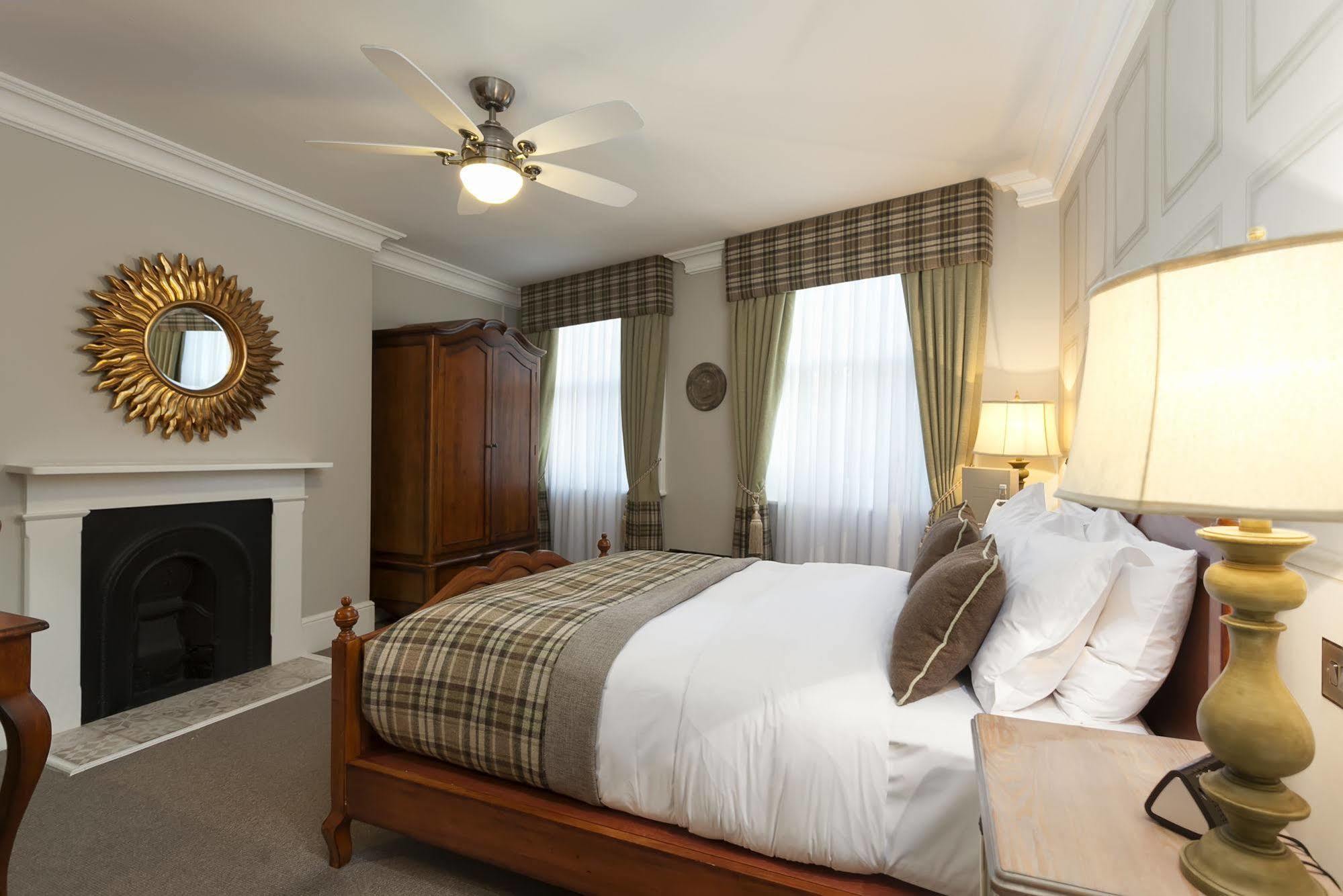 The Clerk & Well Pub And Hotel 4*