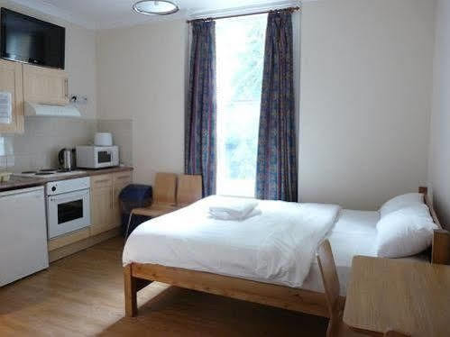 Earls Court 2* London