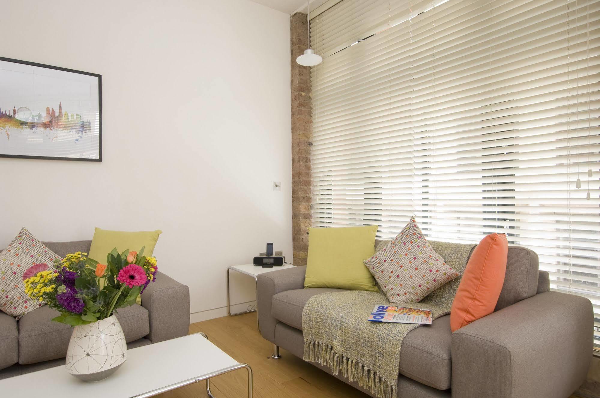 Apartment Cove Arne Street London