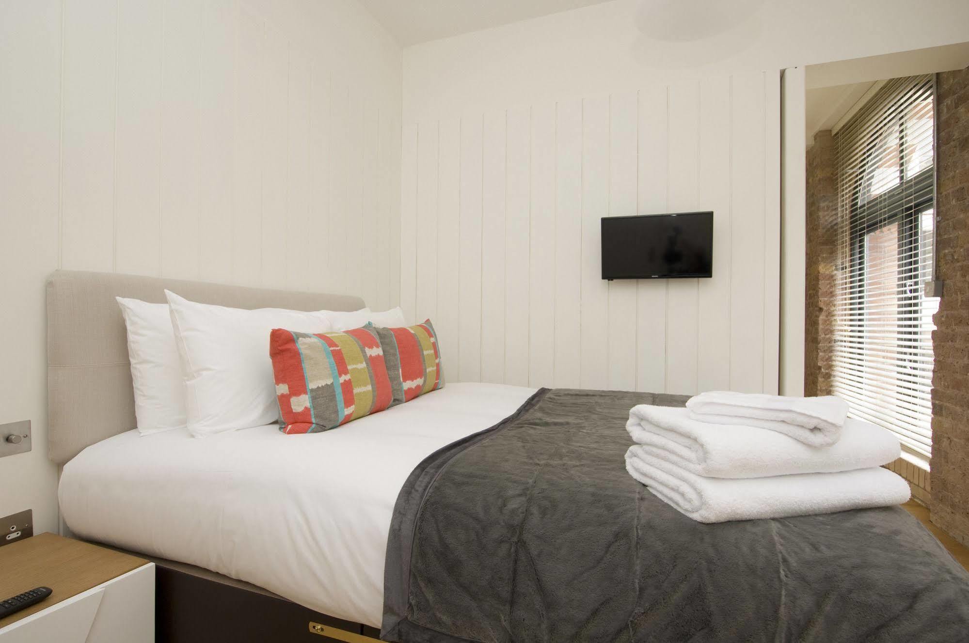 Apartment Cove Arne Street London