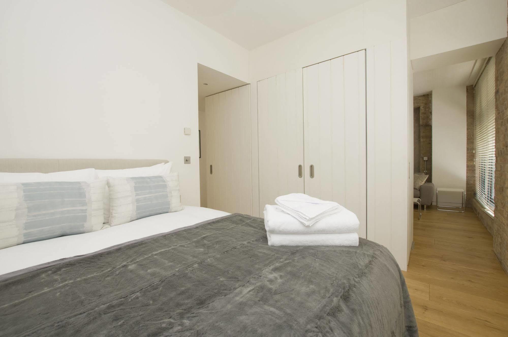 Apartment Cove Arne Street London