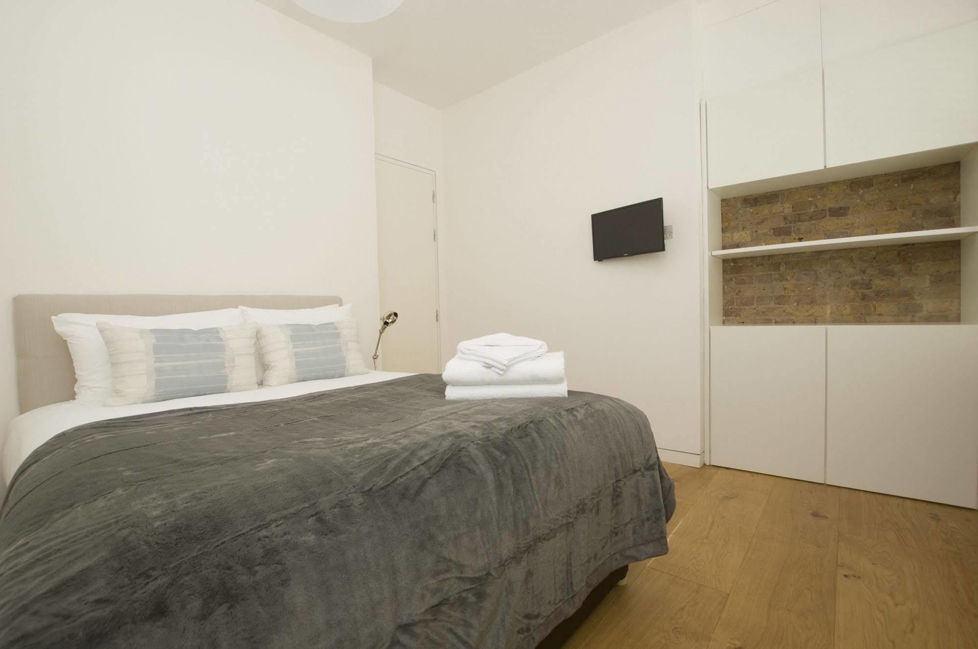 Apartment Cove Arne Street London
