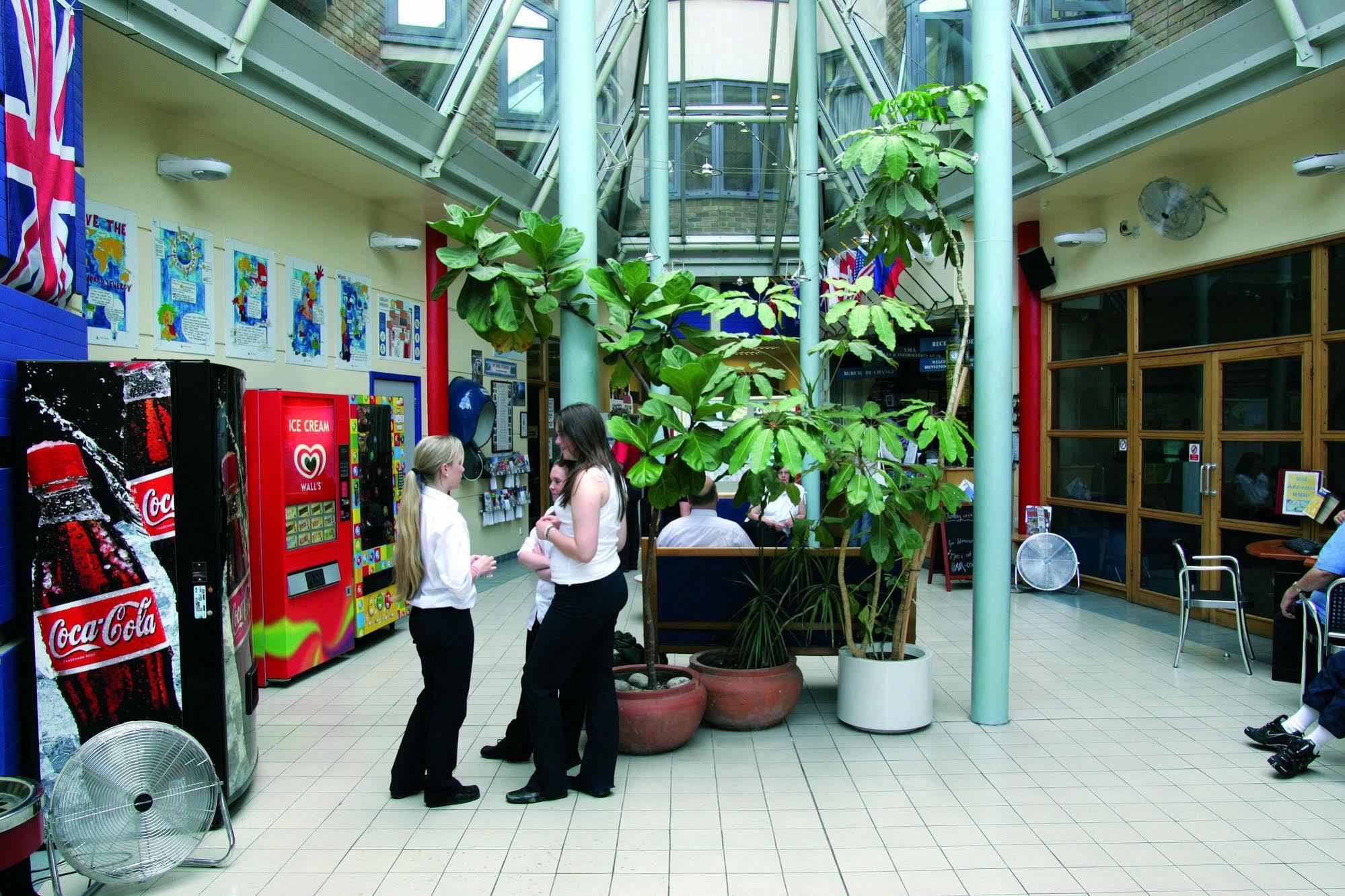 Hostel Yha Thameside London