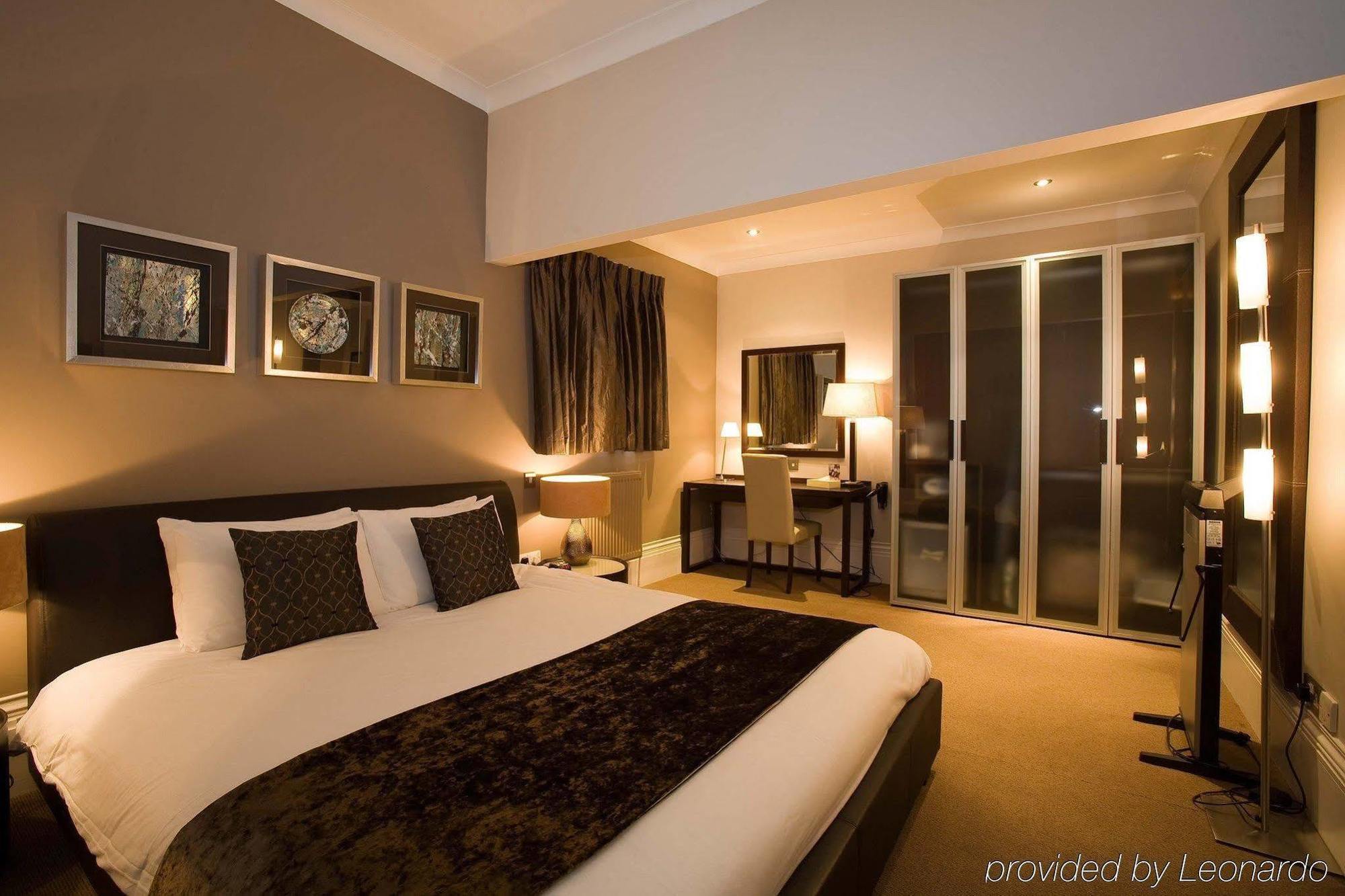 The - Putney Hotel