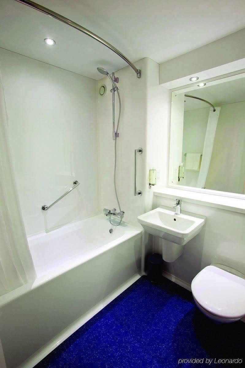 Travelodge Airport 3* London