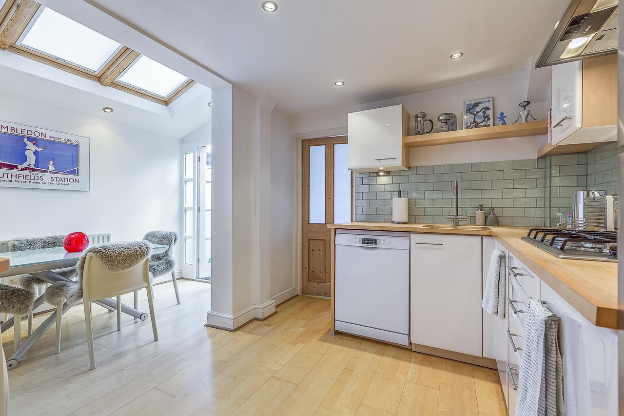 Veeve - Style In Wimbledon Apartment London