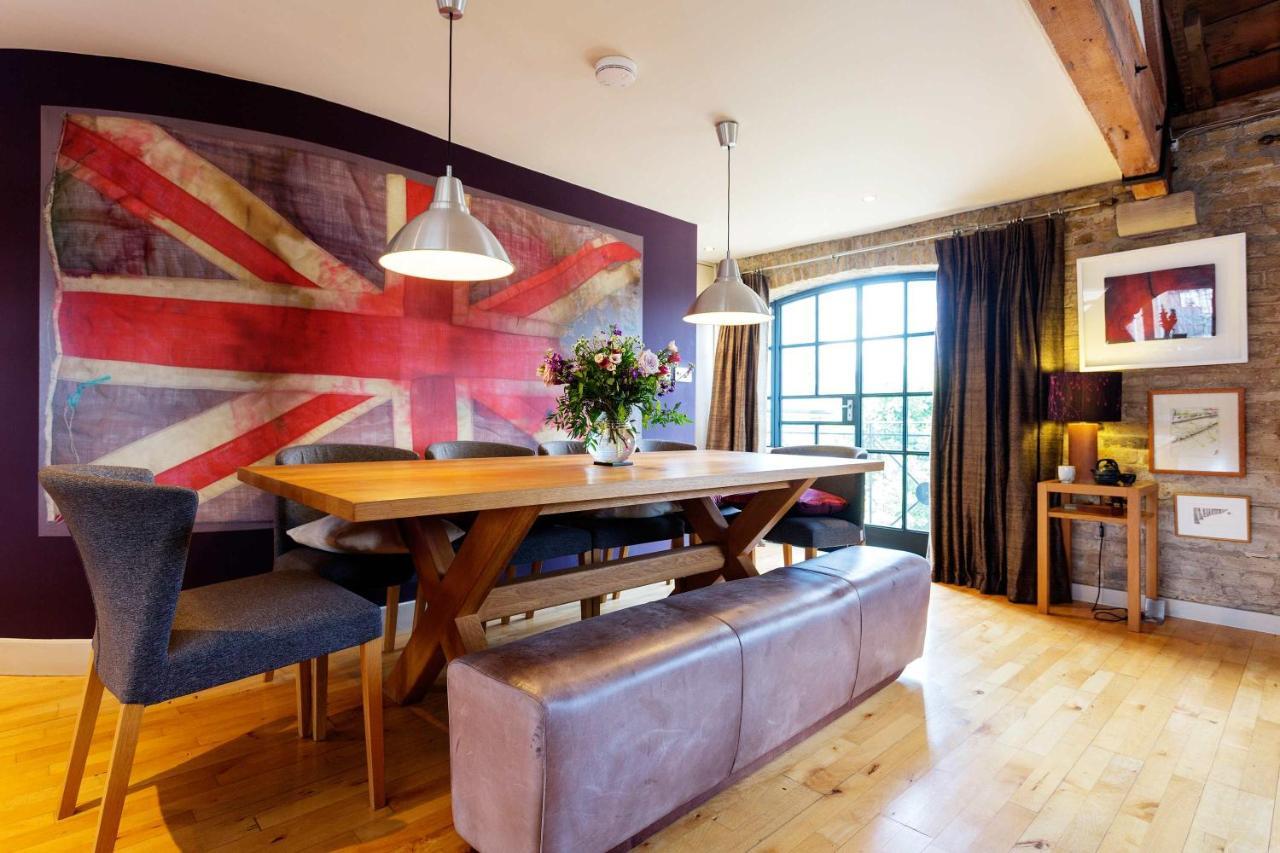 Veeve - Luxurious Leather Warehouse * London