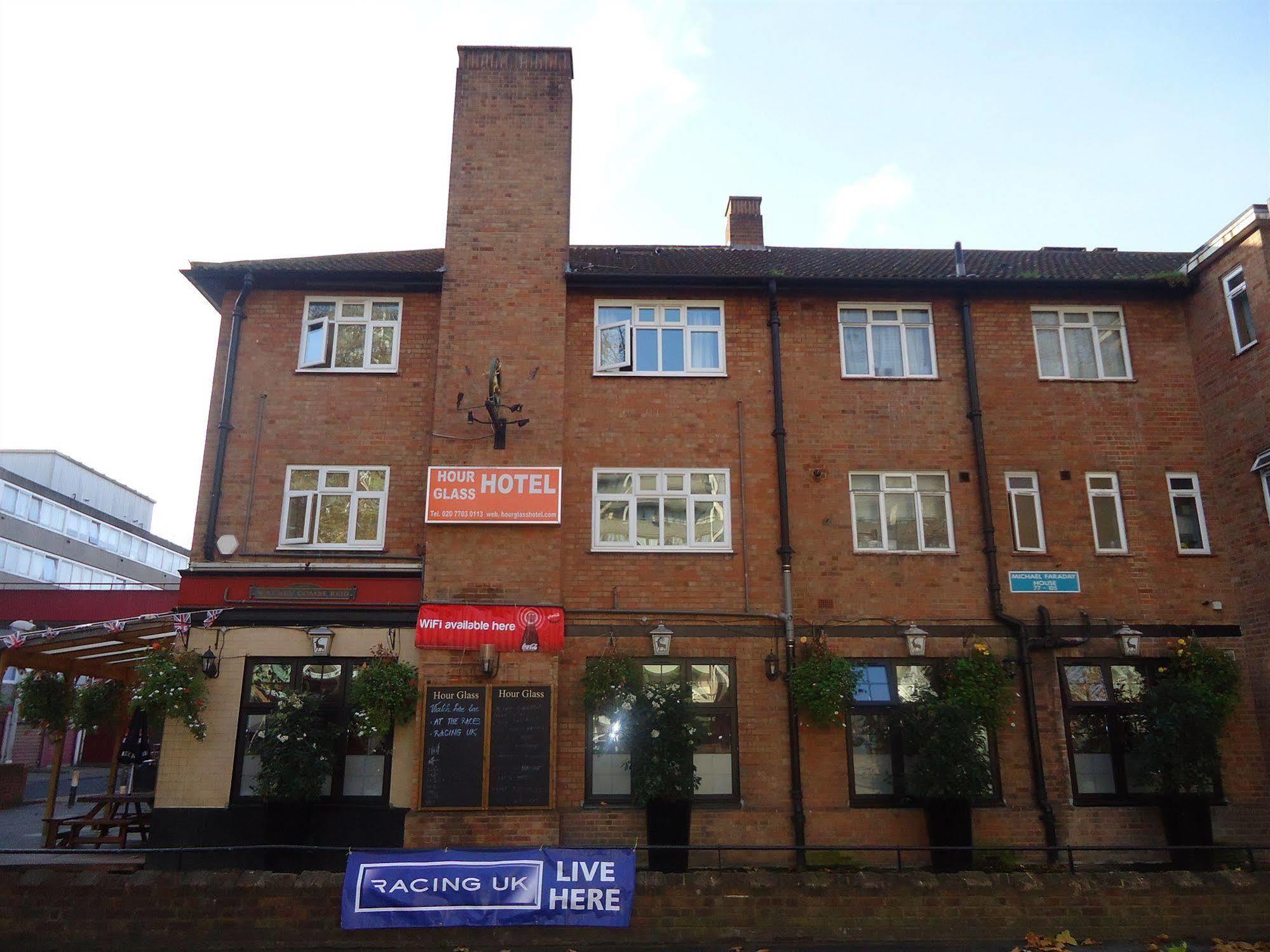 Hour Glass Inn 2*