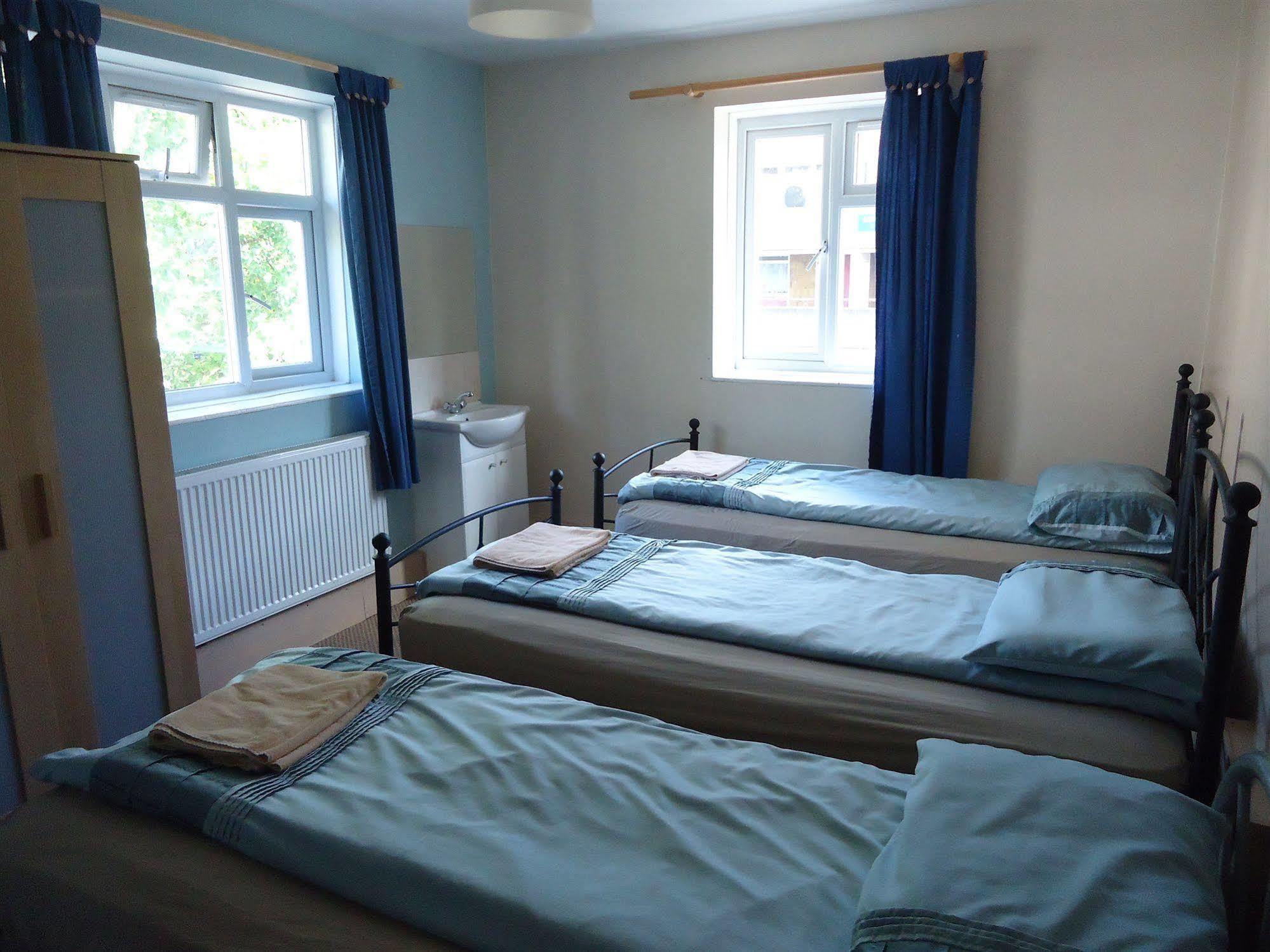 Hour Glass Inn 2*