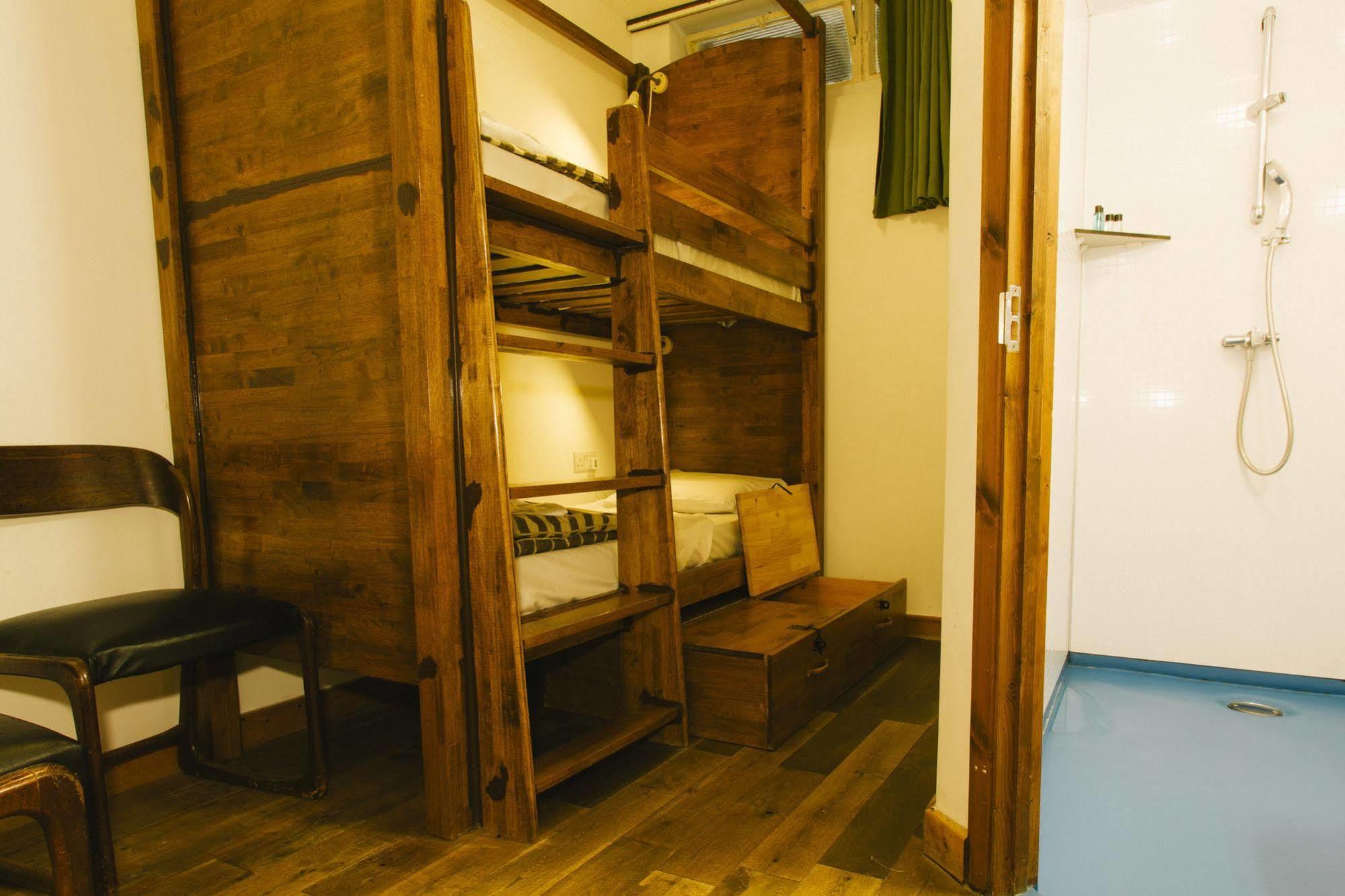 Palmers Hillspring At Willesden Hostel London
