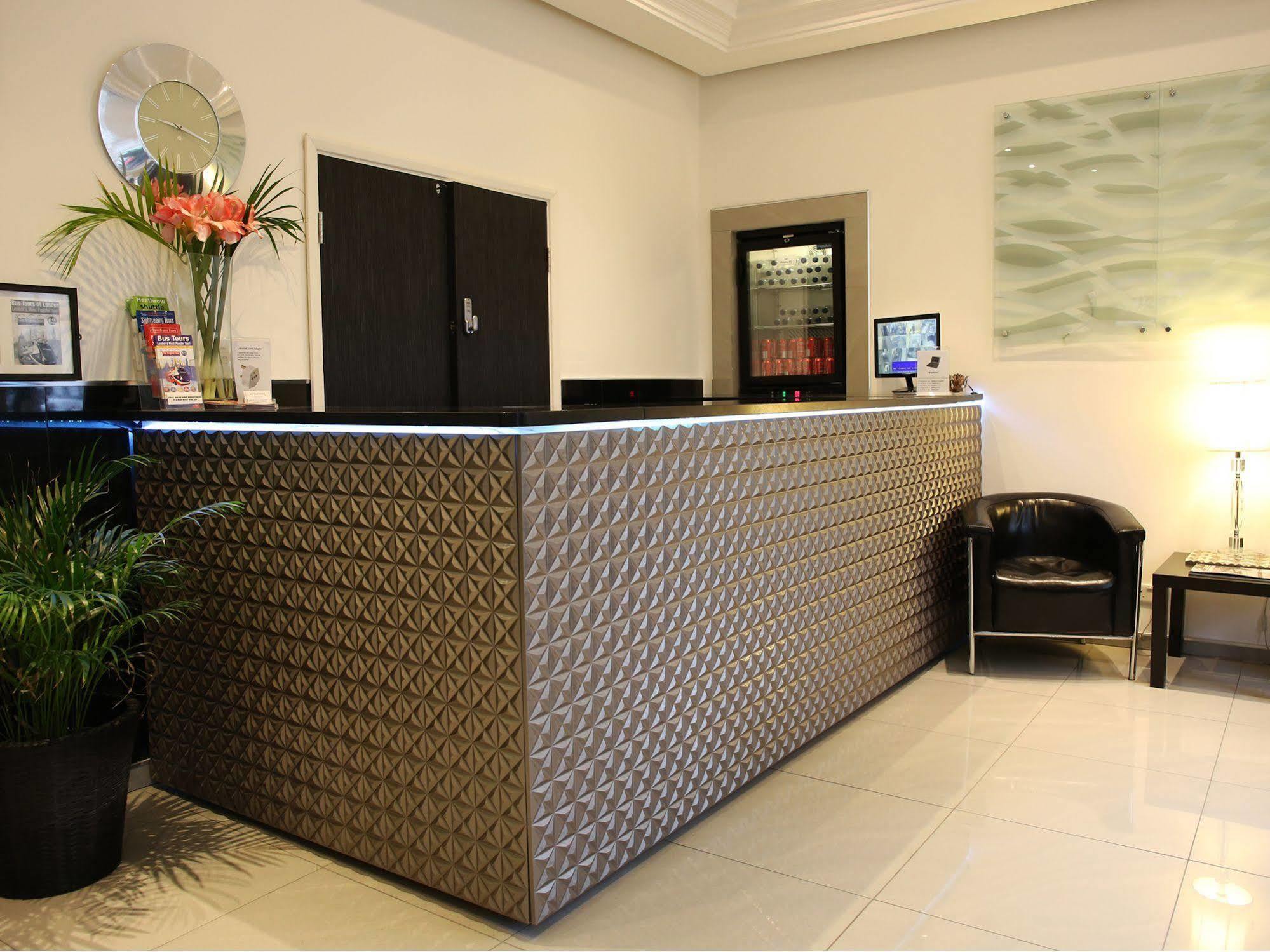 Huttons Hotel, Victoria 3* London
