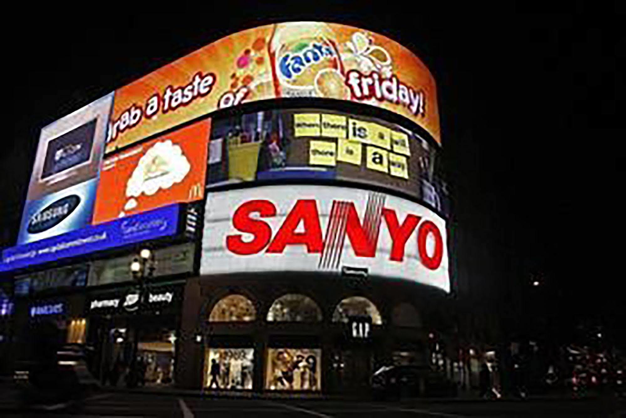 Piccadilly Circus *