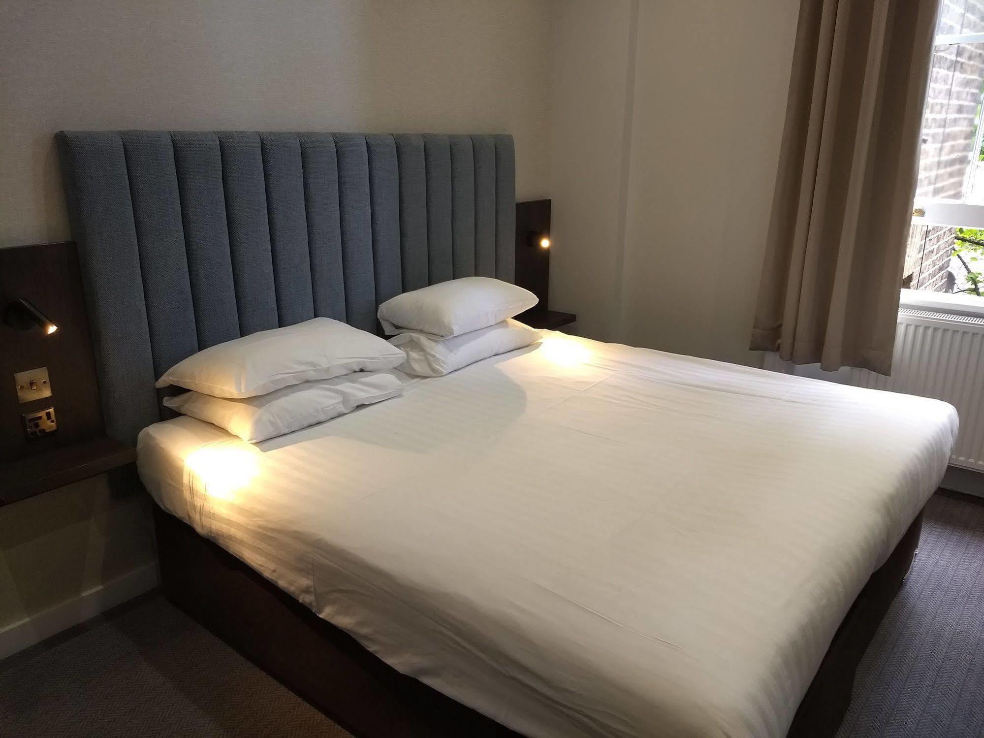 Garden Court 3*