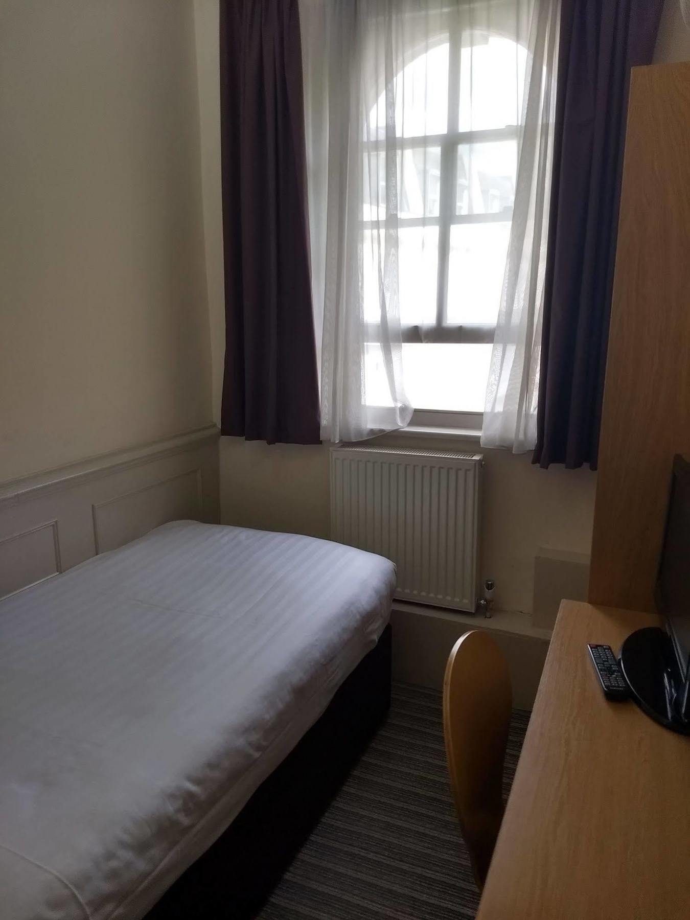 Garden Court 3*