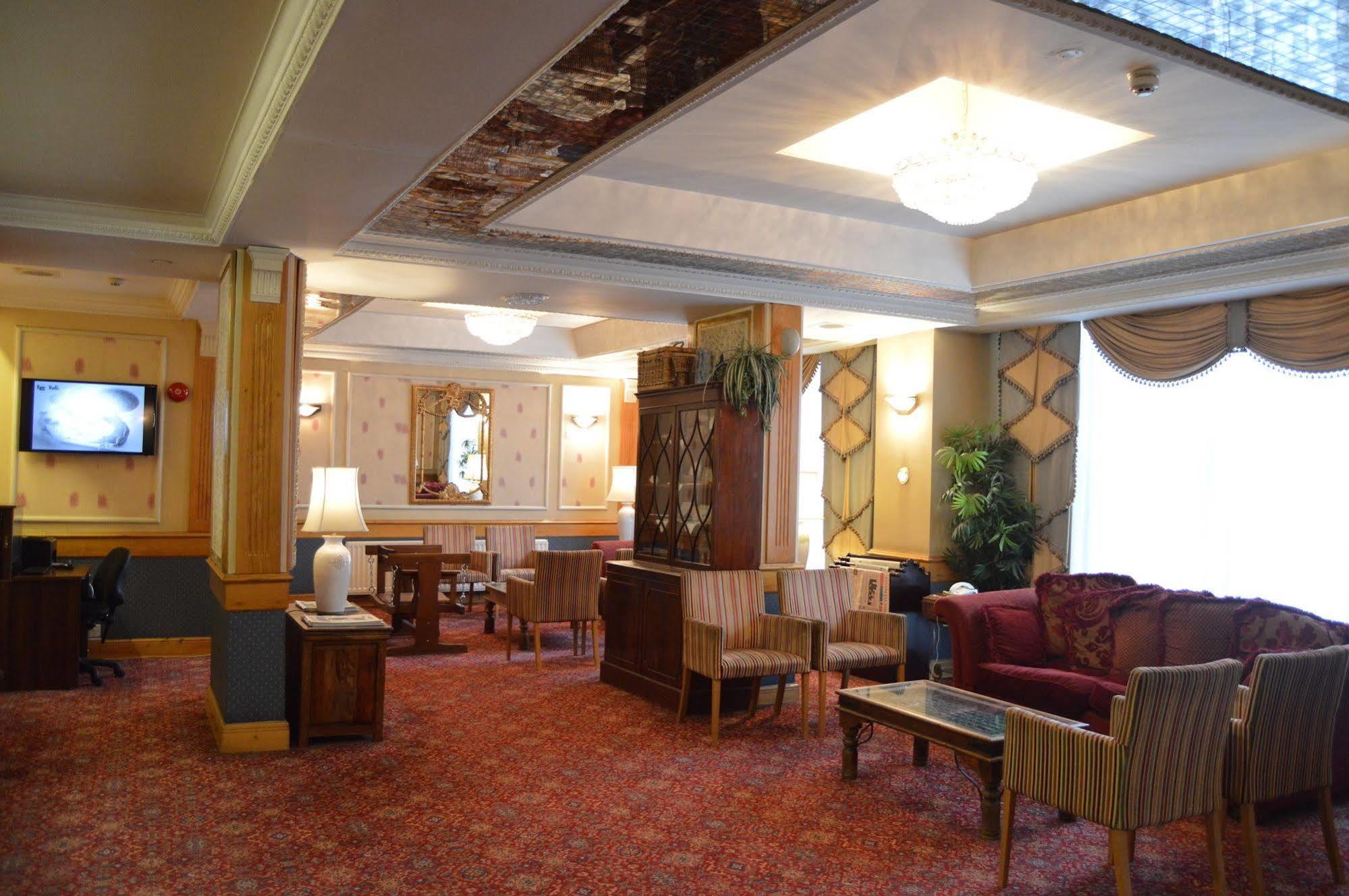 Holiday Villa Hotel Hotel