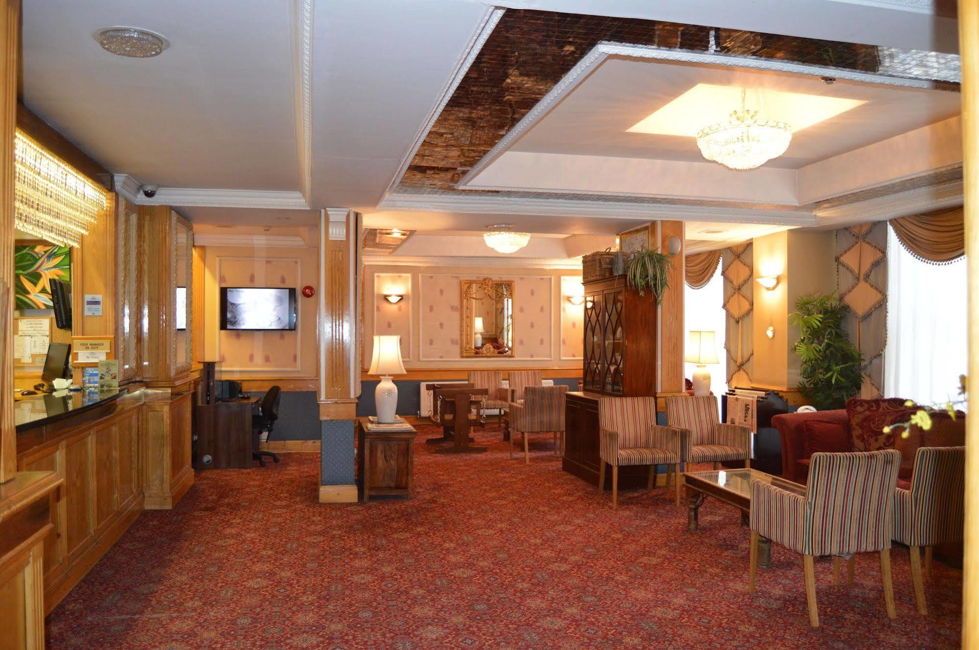 Holiday Villa Hotel Hotel 3*