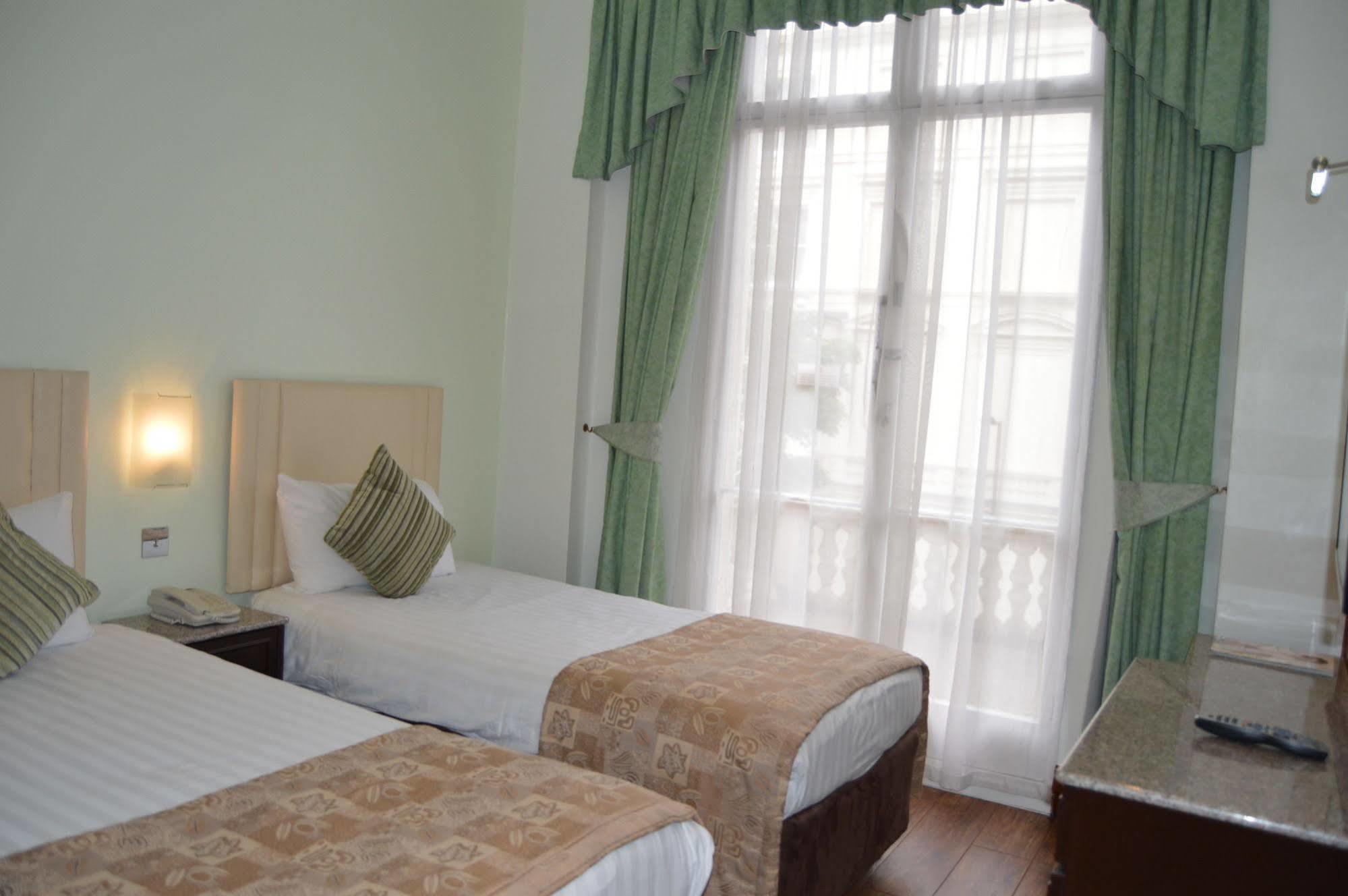 Holiday Villa Hotel Hotel 3*