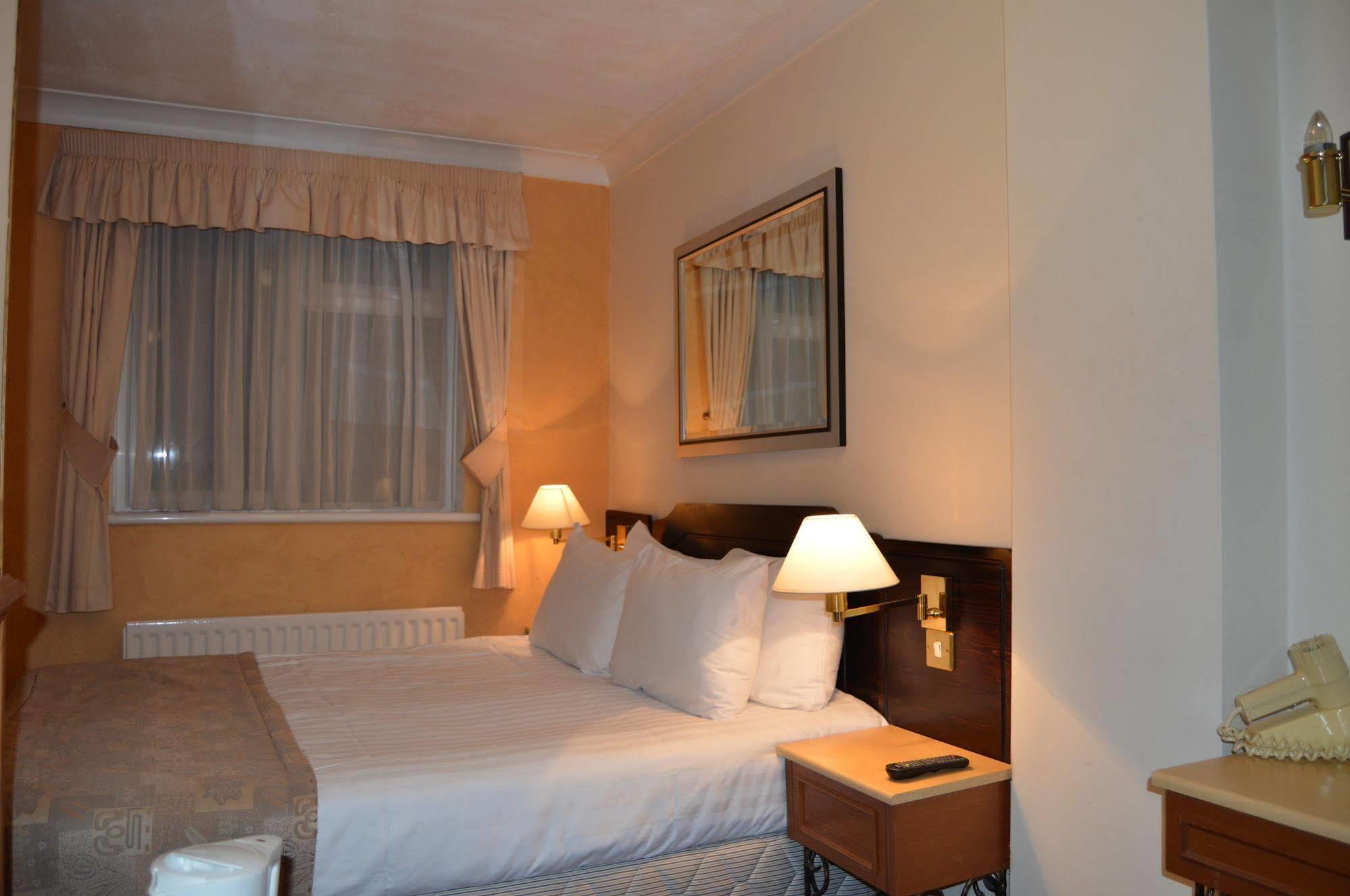 Hotel Holiday Villa Hotel