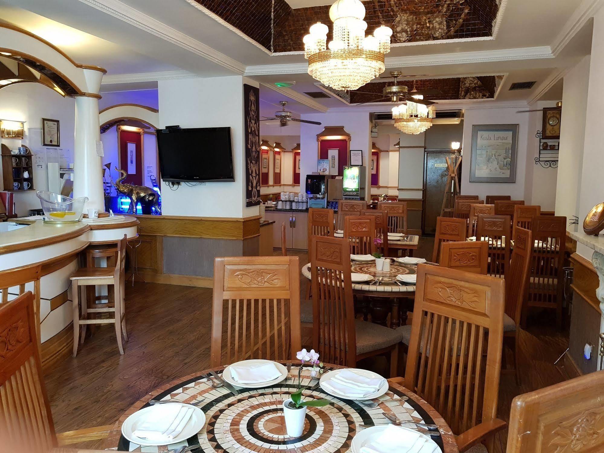 Holiday Villa Hotel