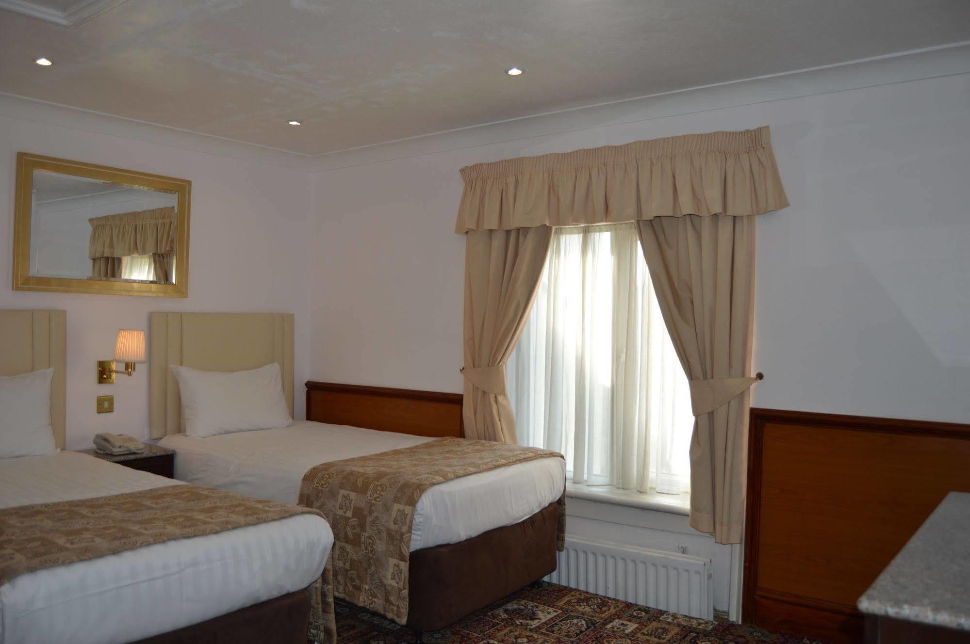 Holiday Villa Hotel Hotel 3*