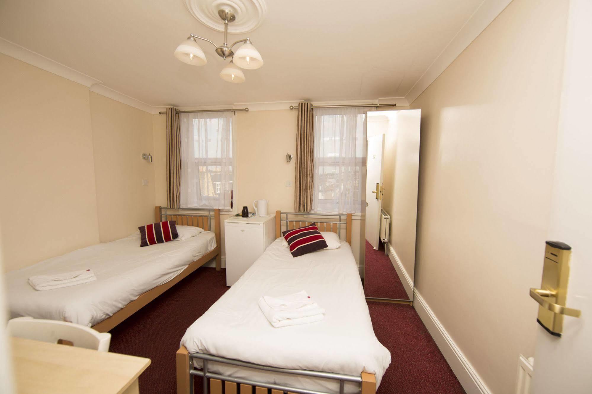 Royal 2 Hammersmith 3*