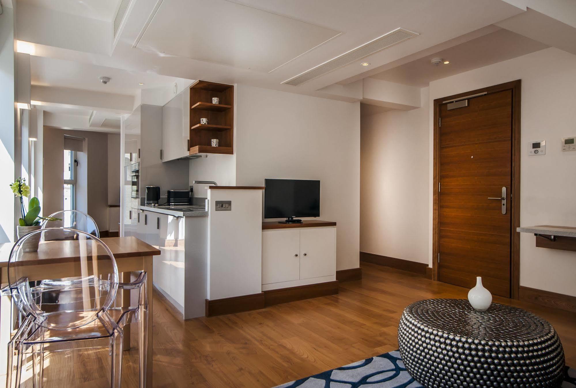 Native Tower Hill Apartment *