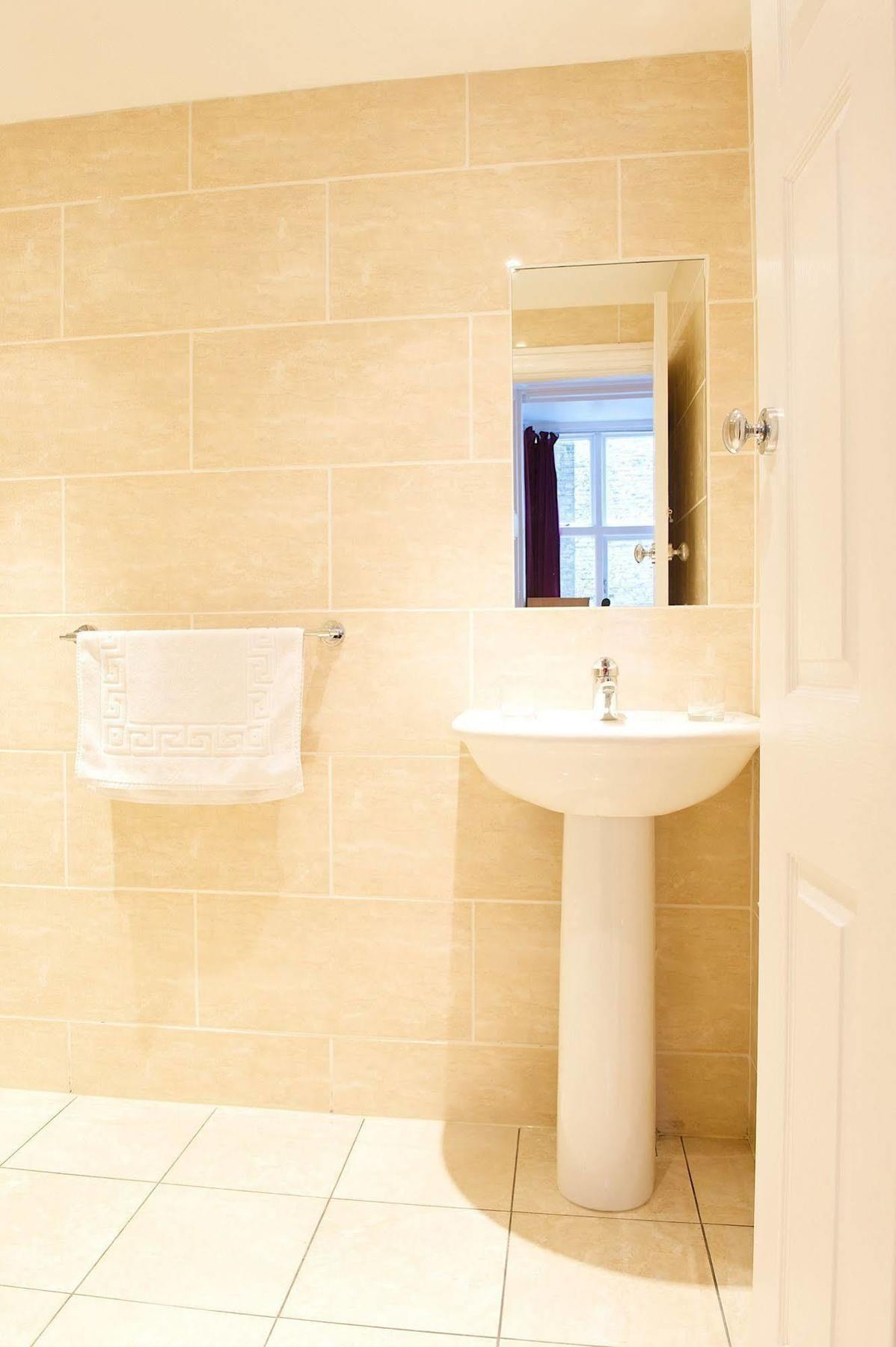 Curzon House Guest house 2*