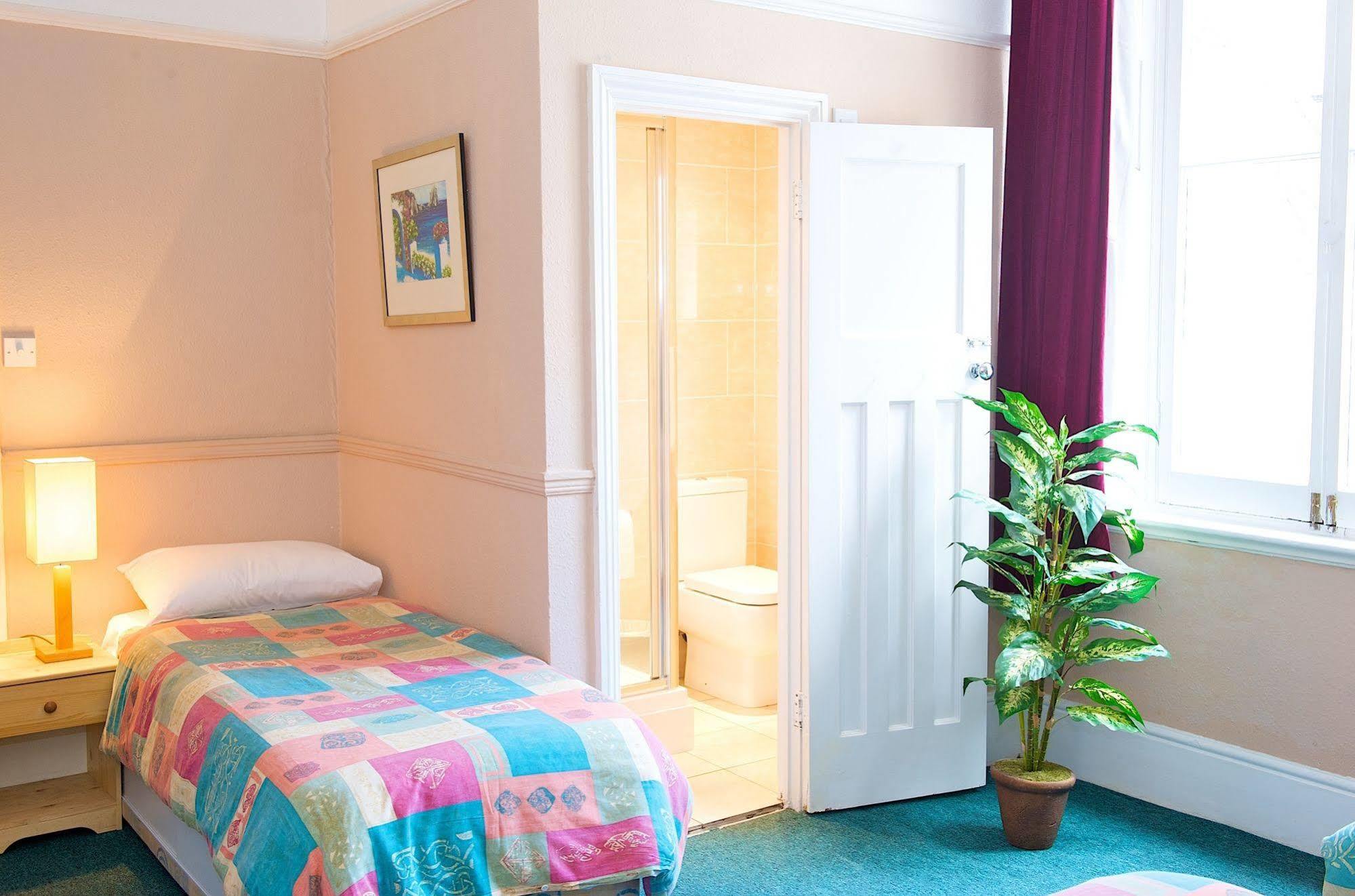 Guest house Curzon House