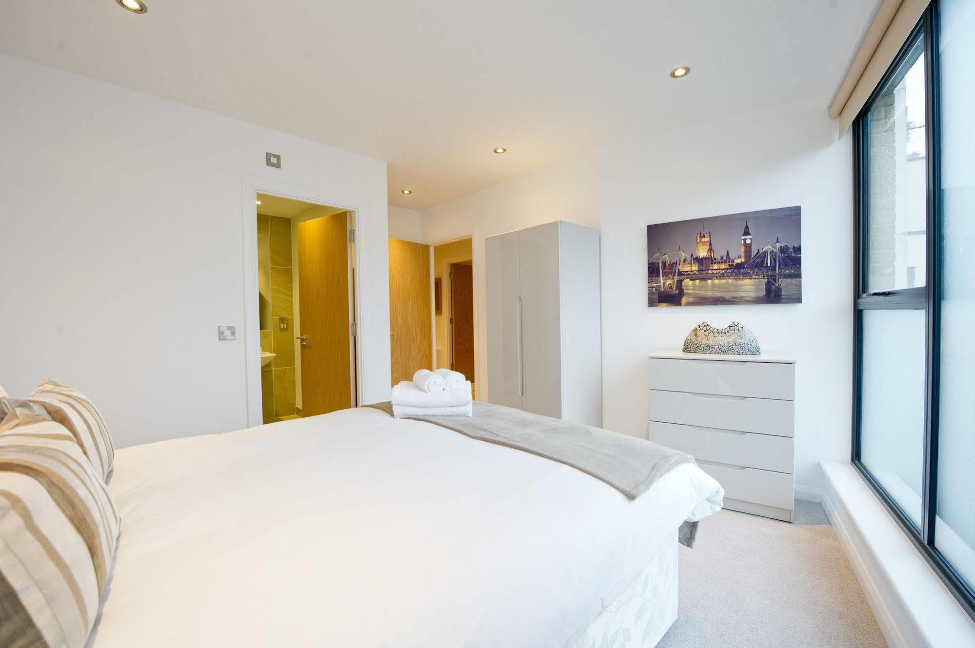 Tooley Street By Viridian * London