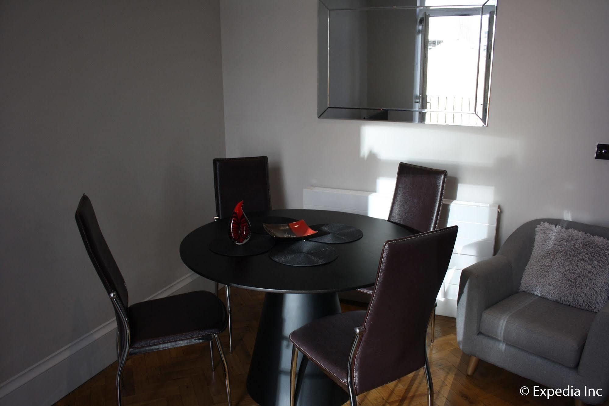 Barons Court Queens Club By Viridian Apartment