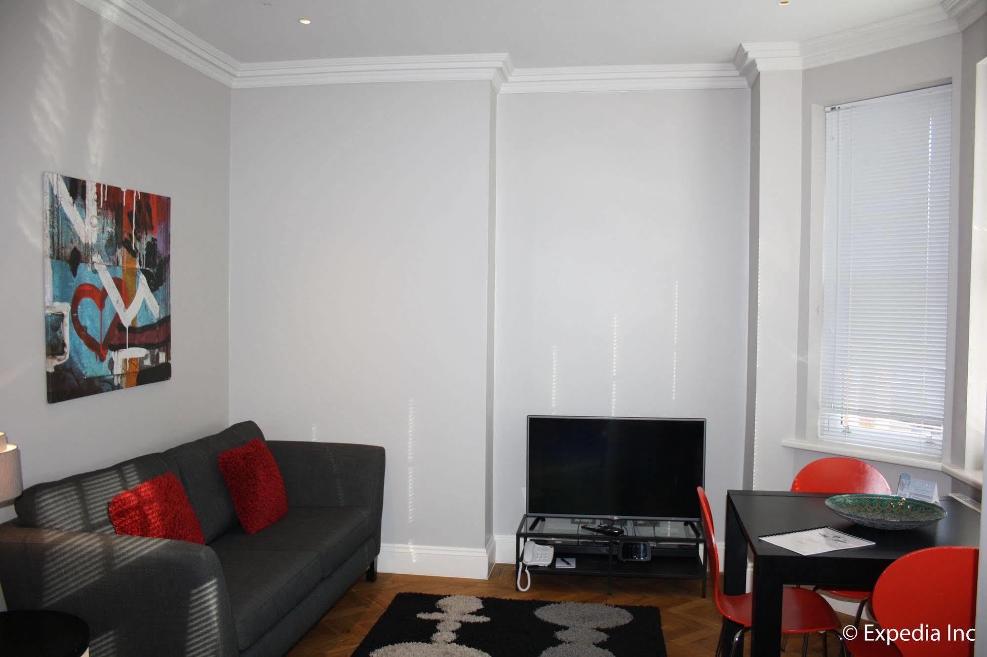 Barons Court Queens Club By Viridian Apartment *