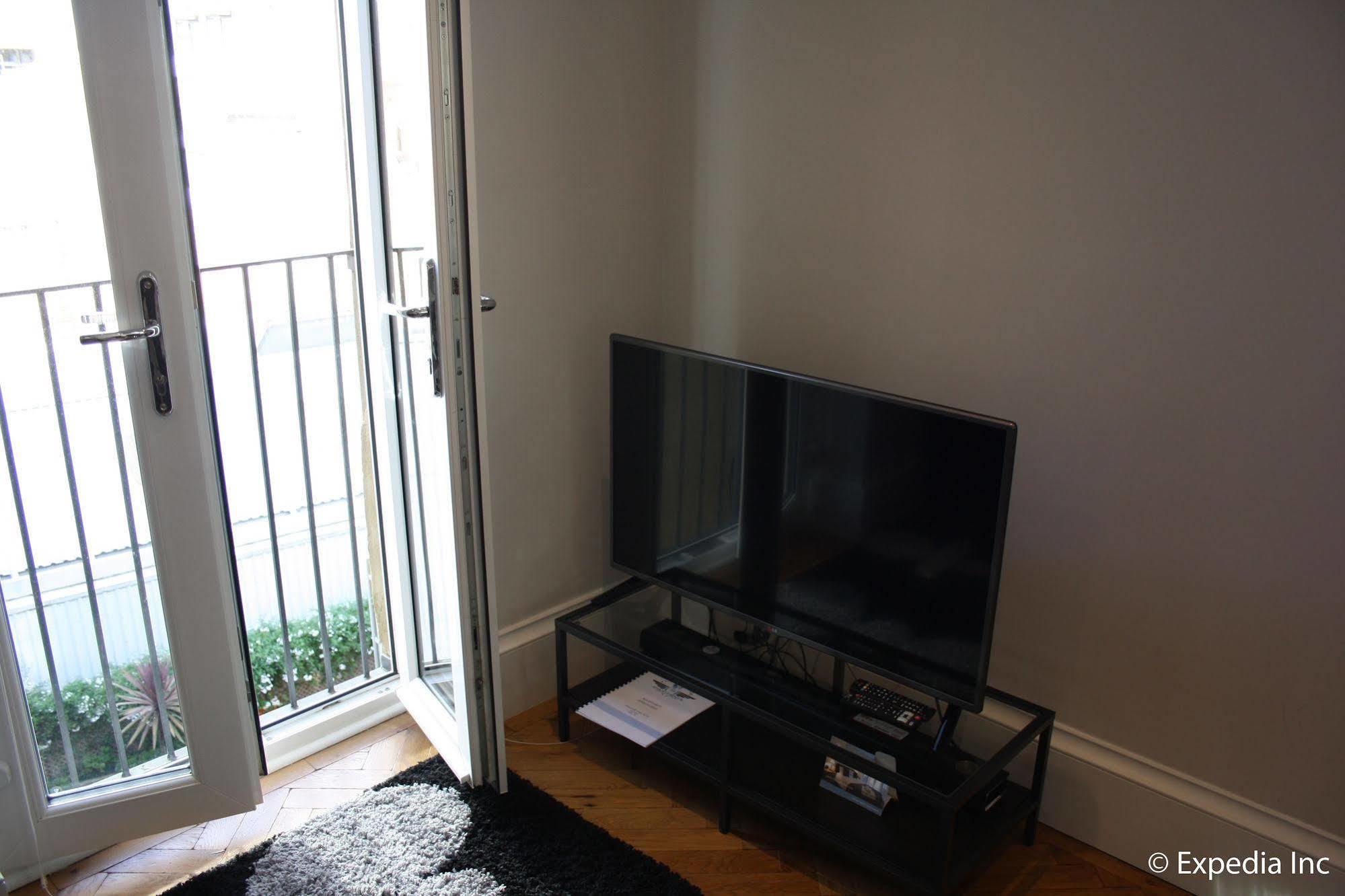 Barons Court Queens Club By Viridian Apartment *