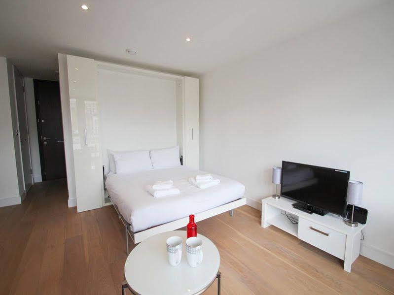 Aldgate East Studio Apartment *