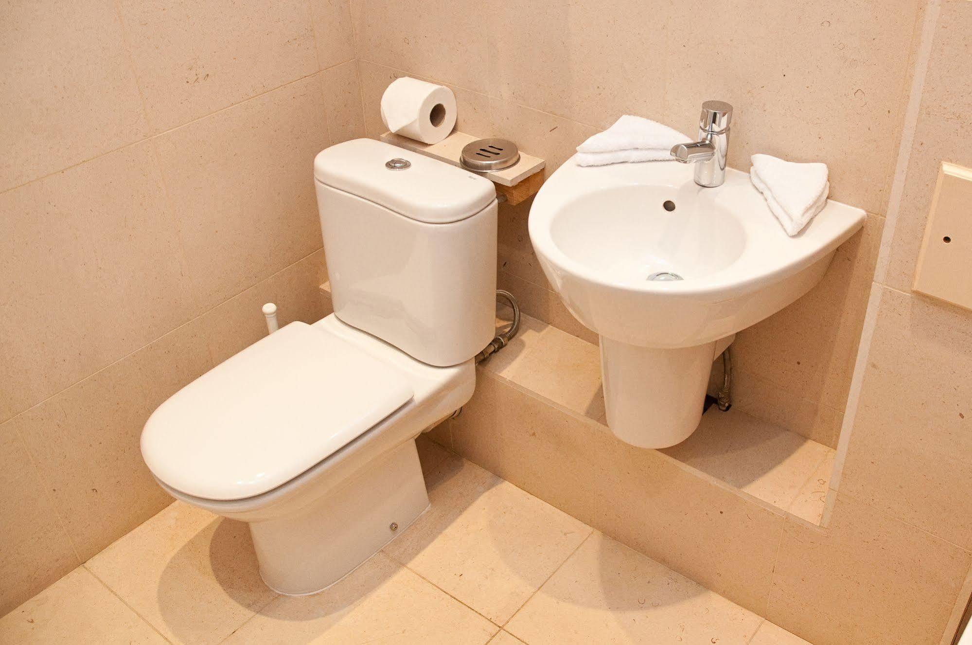 Hotel Clarendon 140 Minories London