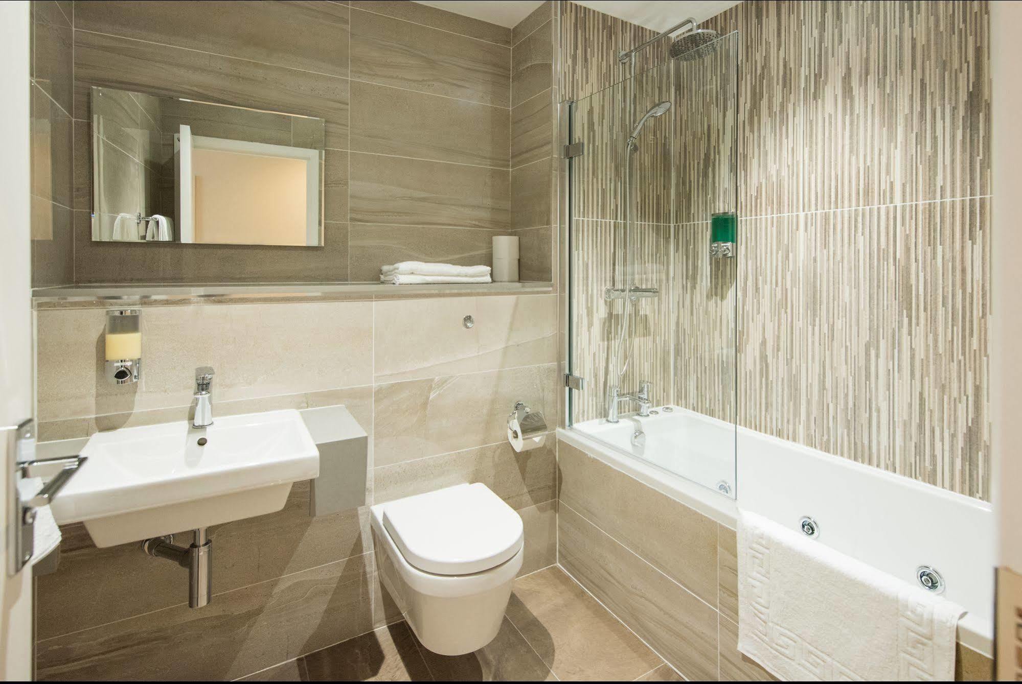 Docklands 3*