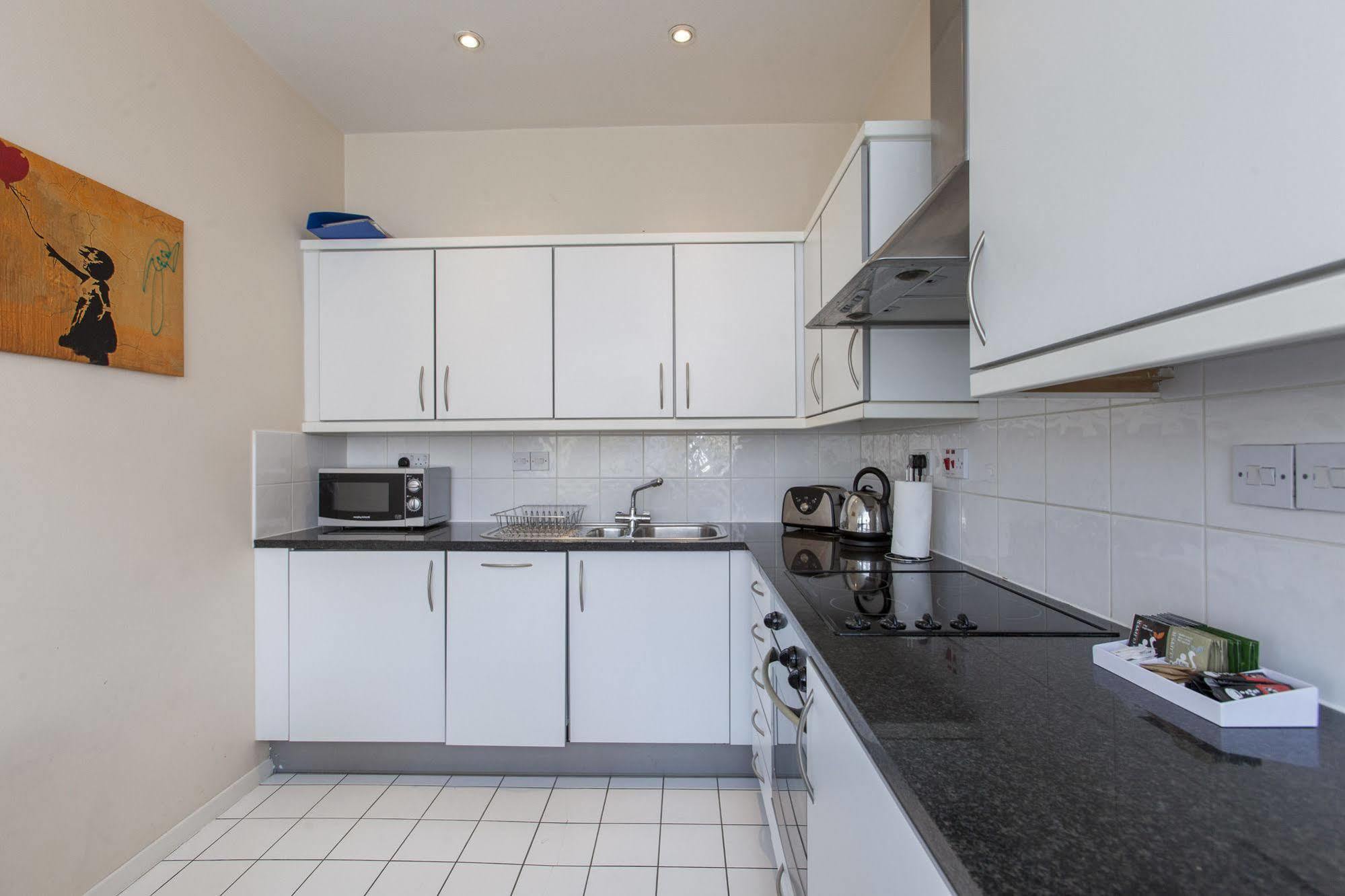 Club Living - Barbican Apartment *