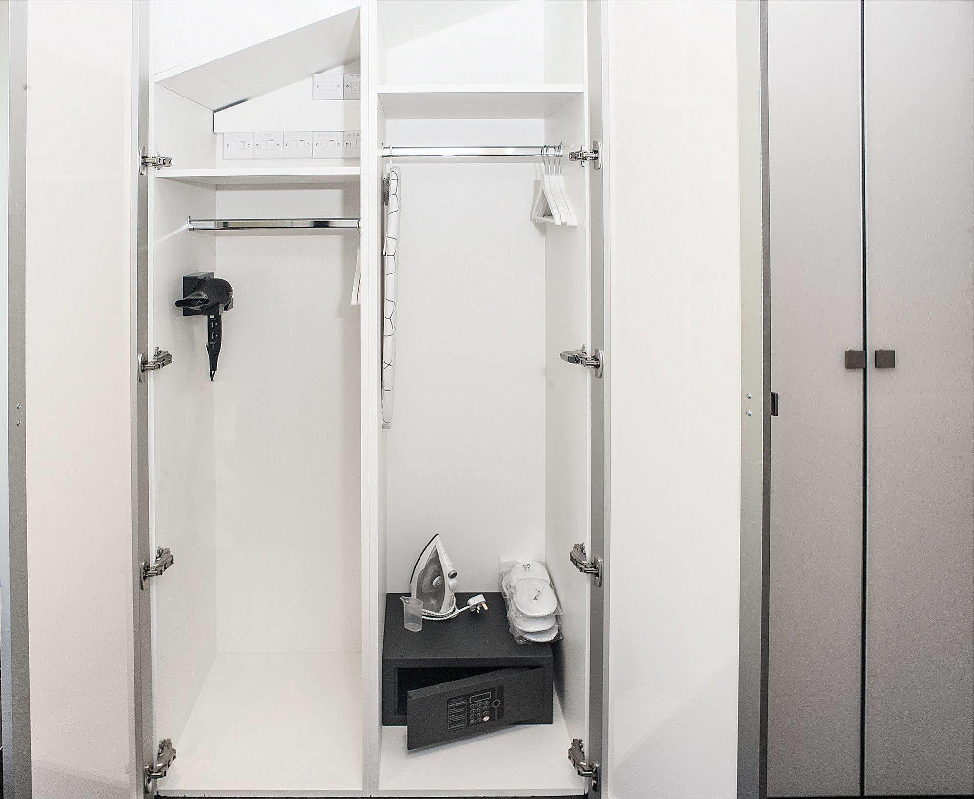 Nox Golders Aparthotel 4*