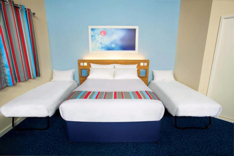 Travelodge Stratford Hotel 3*