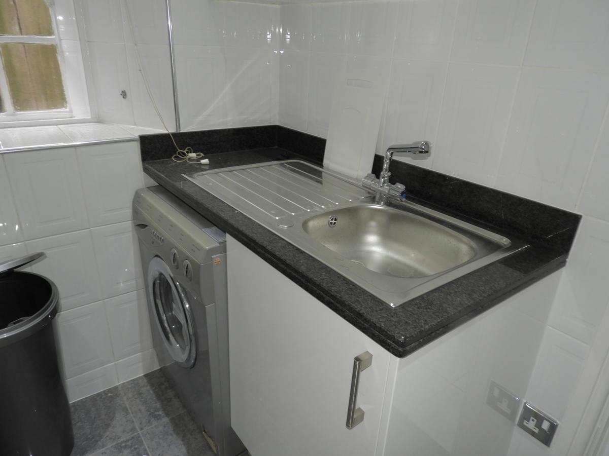 Quebec Court Apartment *