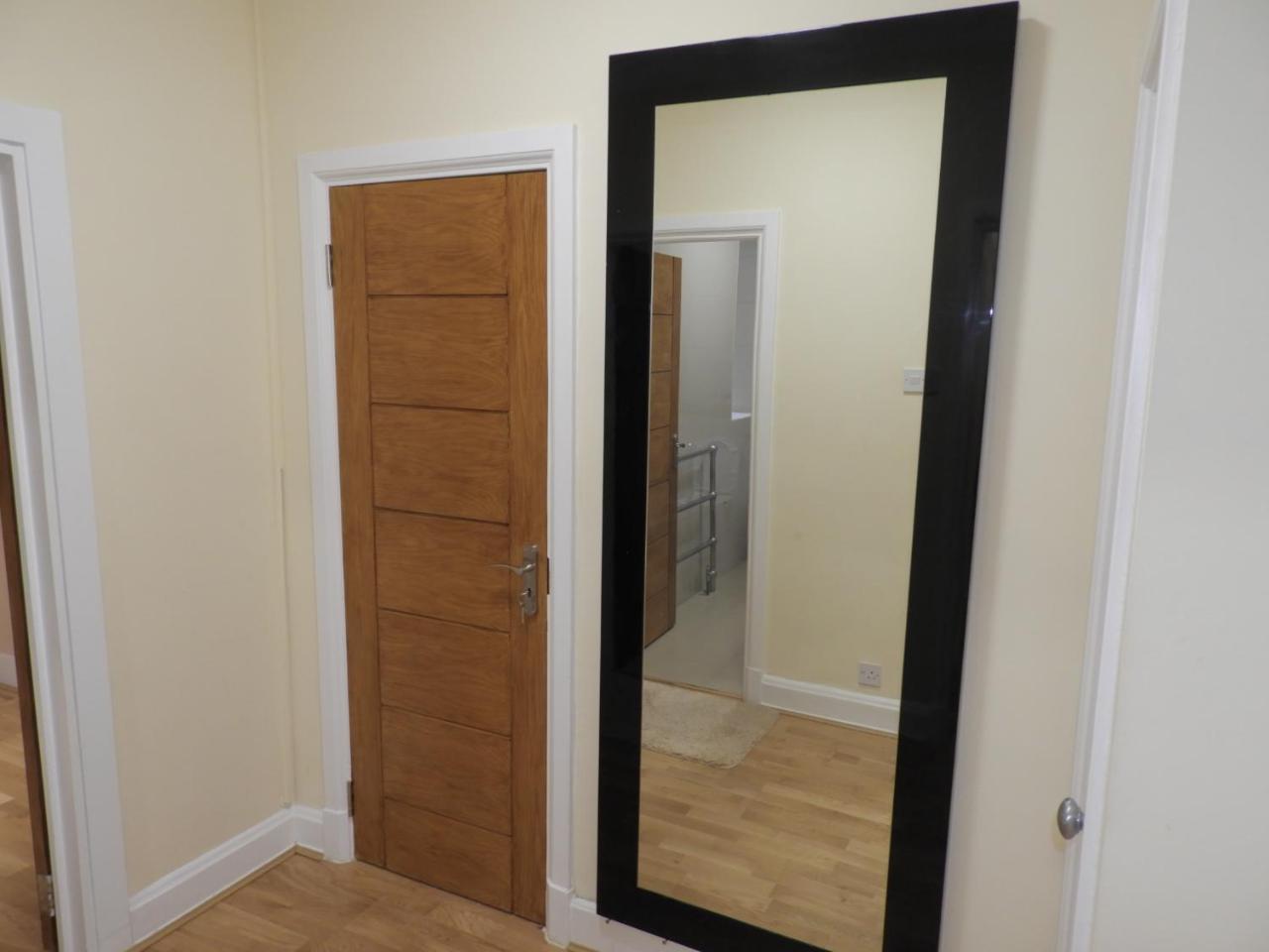 Apartment Quebec Court London