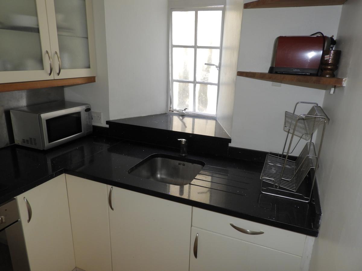 Apartment Quebec Court London