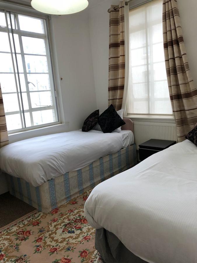 141 Knightsbridge Park Mansions * London